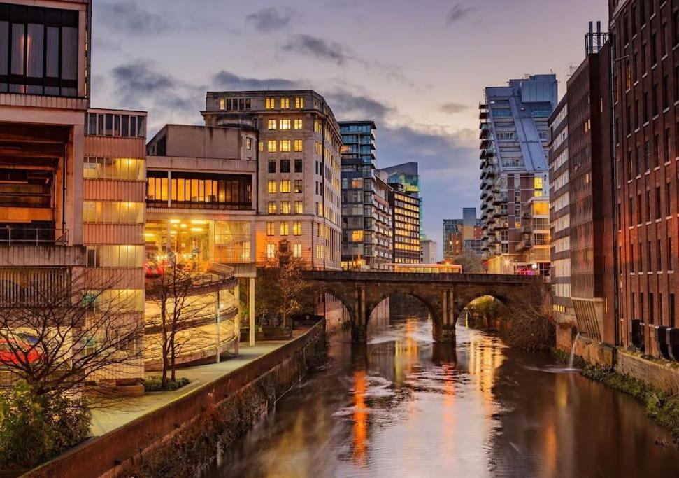 Central Manchester-1Br Apartment Free Parking-Cinema Room المظهر الخارجي الصورة